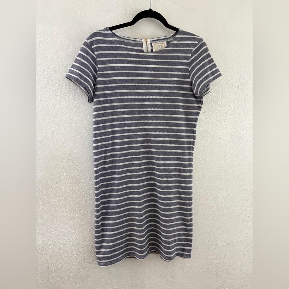 STS Sail to Sable Shift Dress Gray/White Striped short sleeve  Size M